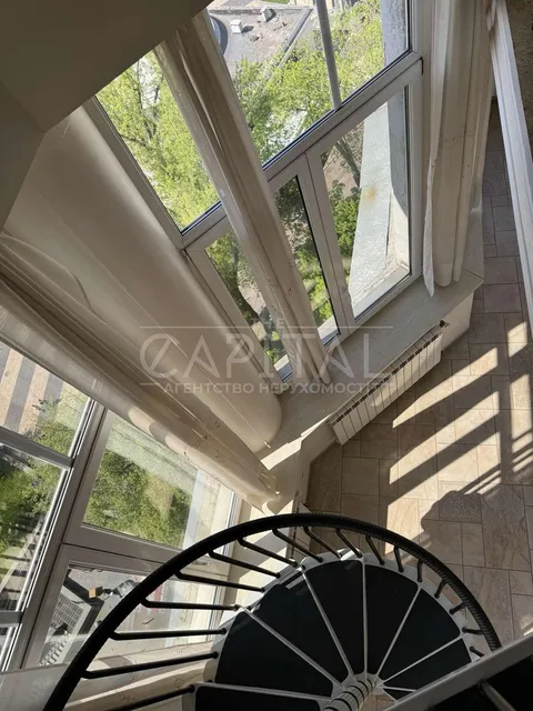 Аренда  офисное помещение Киевская обл., Киев, Ивана Мазепы ул., 3 - 15/26