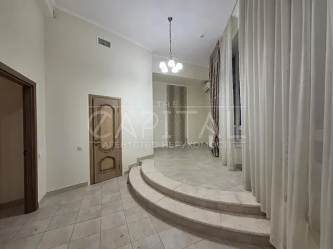 Аренда  офисное помещение Киевская обл., Киев, Старонаводницкая ул., 4в - 13/24
