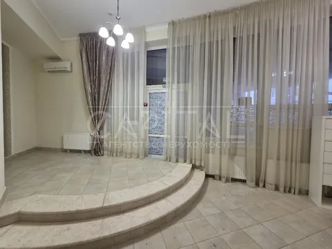 Аренда  офисное помещение Киевская обл., Киев, Старонаводницкая ул., 4в - 15/24
