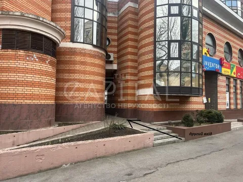 Аренда  офисное помещение Киевская обл., Киев, Старонаводницкая ул., 4в - 21/24
