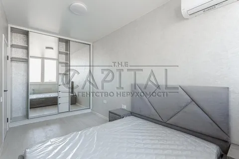 Продажа  квартира Киевская обл., Киев, Автозаводская ул., 23 - 26/78