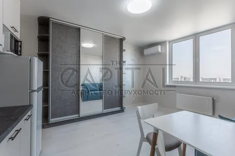 Продажа  квартира Киевская обл., Киев, Автозаводская ул., 23 - 58/78