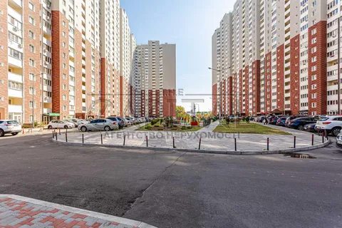 Продажа  квартира Киевская обл., Киев, Автозаводская ул., 23 - 23/79