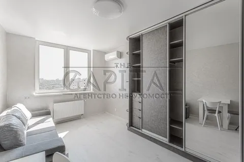 Продажа  квартира Киевская обл., Киев, Автозаводская ул., 23 - 43/79