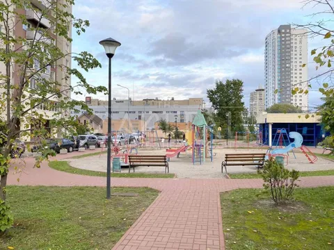 Продажа  квартира Киевская обл., Киев, Героев полка «Азов» ул., 8 - 17/38