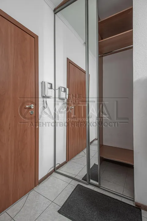 Продажа  квартира Киевская обл., Киев, Бажана Николая ул., 16 - 19/30