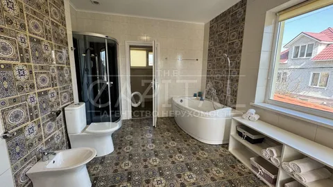 Продажа  частный дом Киевская обл., Киев, Строителей ул.,  - 31/41