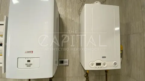 Продажа  частный дом Киевская обл., Киев, Строителей ул.,  - 40/41