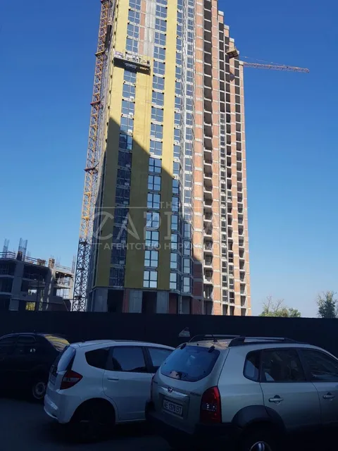 Продажа  квартира Киевская обл., Киев, Бажана Николая ул.,  - 3/6