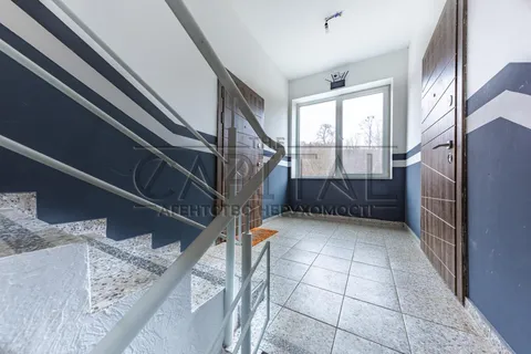 Продажа  коммерческое помещение Киевская обл., Киев, Луганская ул., 1 - 12/28