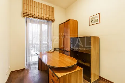 Продажа  офисное помещение Киевская обл., Киев, Хмельницкого Богдана ул., 9б - 7/12