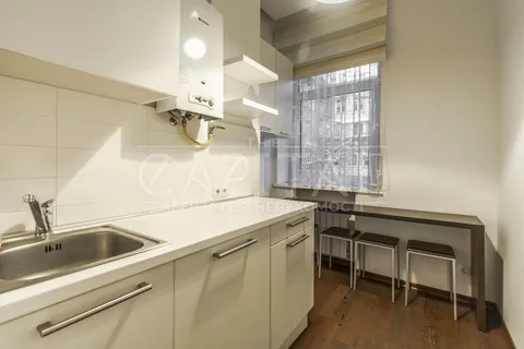 Продажа  офисное помещение Киевская обл., Киев, Хмельницкого Богдана ул., 9б - 9/12