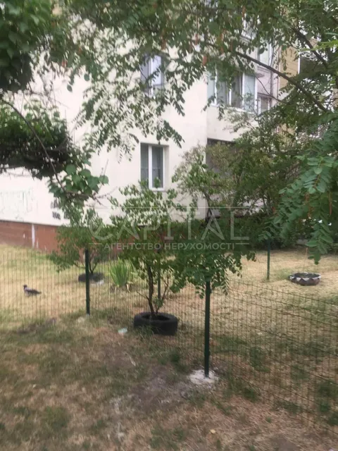Продажа  коммерческое помещение Киевская обл., Киев, Братства тарасовцев ул., 10а - 18/26