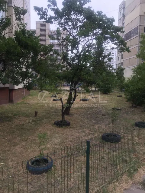 Продажа  коммерческое помещение Киевская обл., Киев, Братства тарасовцев ул., 10а - 21/26