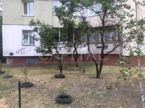 Продажа  коммерческое помещение Киевская обл., Киев, Братства тарасовцев ул., 10а - 22/26