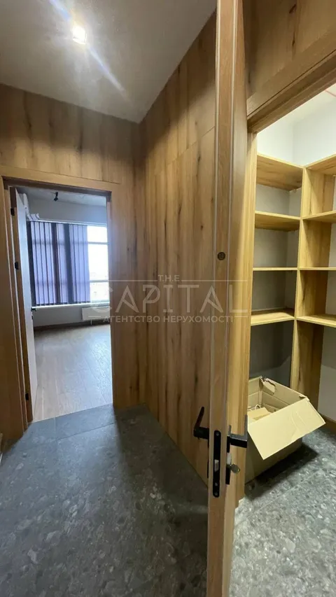 Продажа  офисное помещение Киевская обл., Киев, Кловский спуск ул., 7 - 28/35